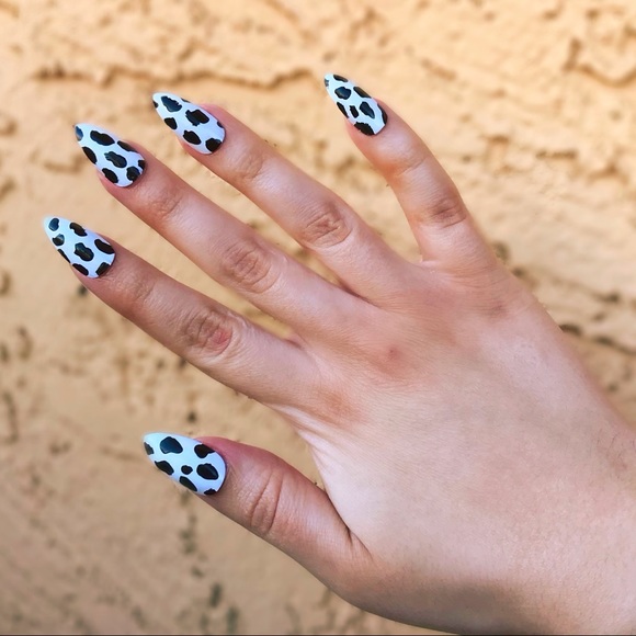 hand-painted cow print false stiletto nails 🐄 - Picture 2 of 4